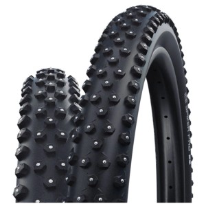 Schwarzer Schwalbe Ice Spiker Pro Fahrradreifen mit robustem Profil und vielen silbernen Spikes für Eis und Schnee.