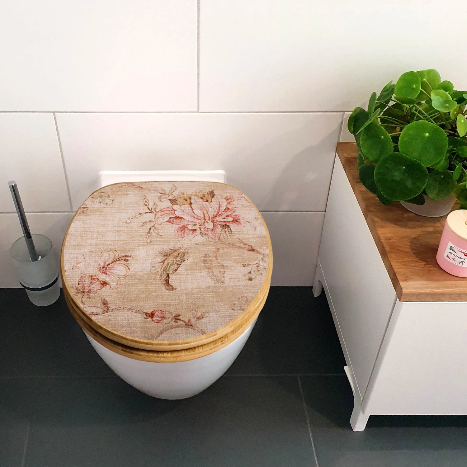 Banjado WC-Sitz aus Bambus mit Blumenmuster "Verschwindend" und Absenkautomatik.