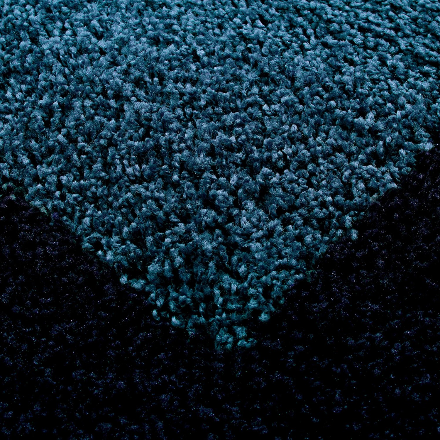 Detailansicht: Marineblauer Ayyildiz Hochflorteppich Life, runder Shaggy-Teppich.