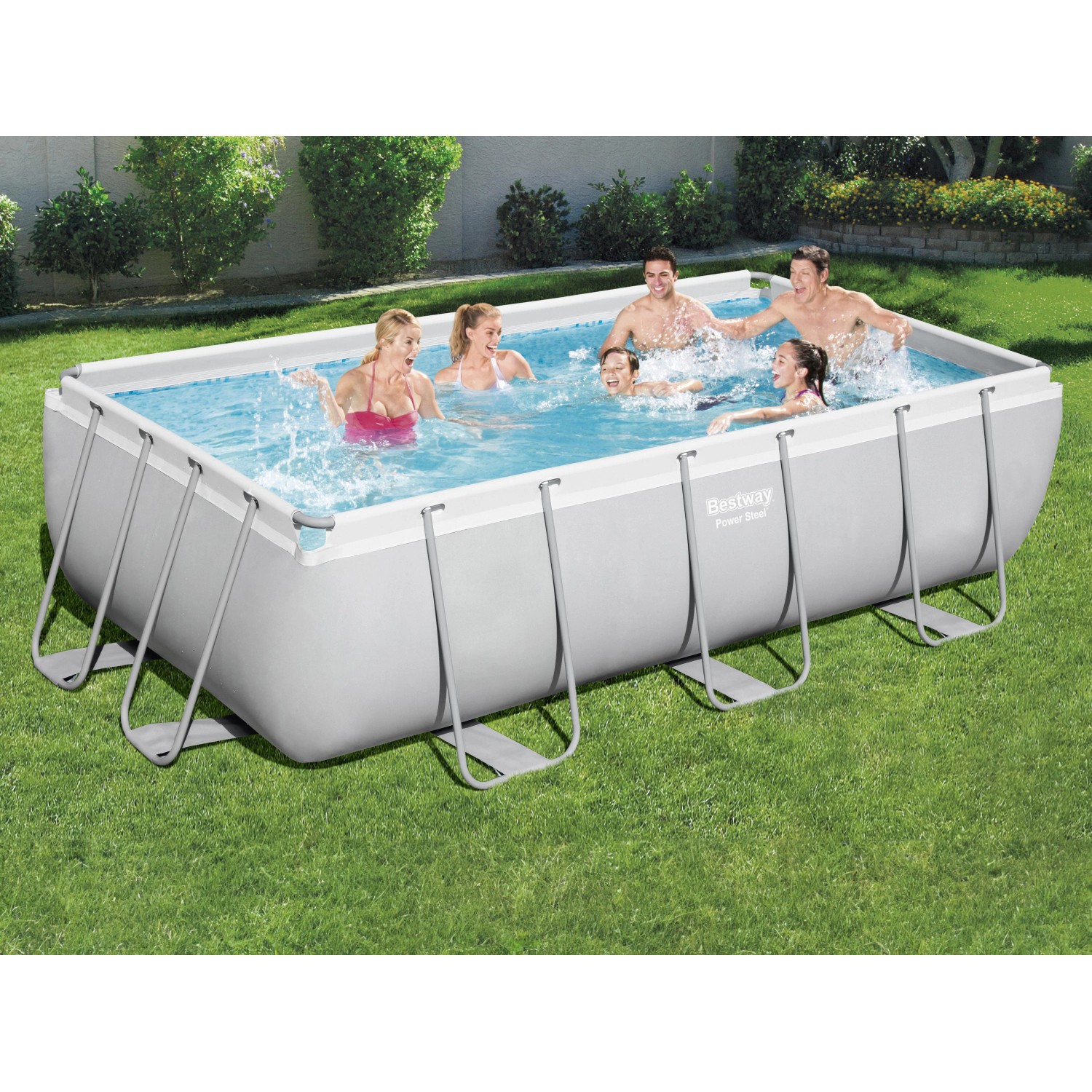 Rechteckiger Bestway Stahlrahmenpool mit Badegästen im Garten.