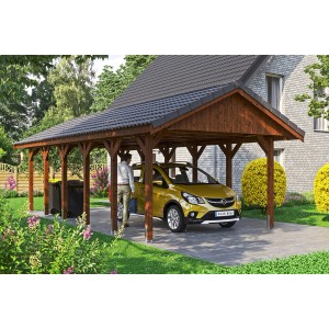 Satteldach-Carport Wallgau in Nussbaum mit Dachlattung und Auto. Einzelcarport mit Platz für ein Fahrzeug.