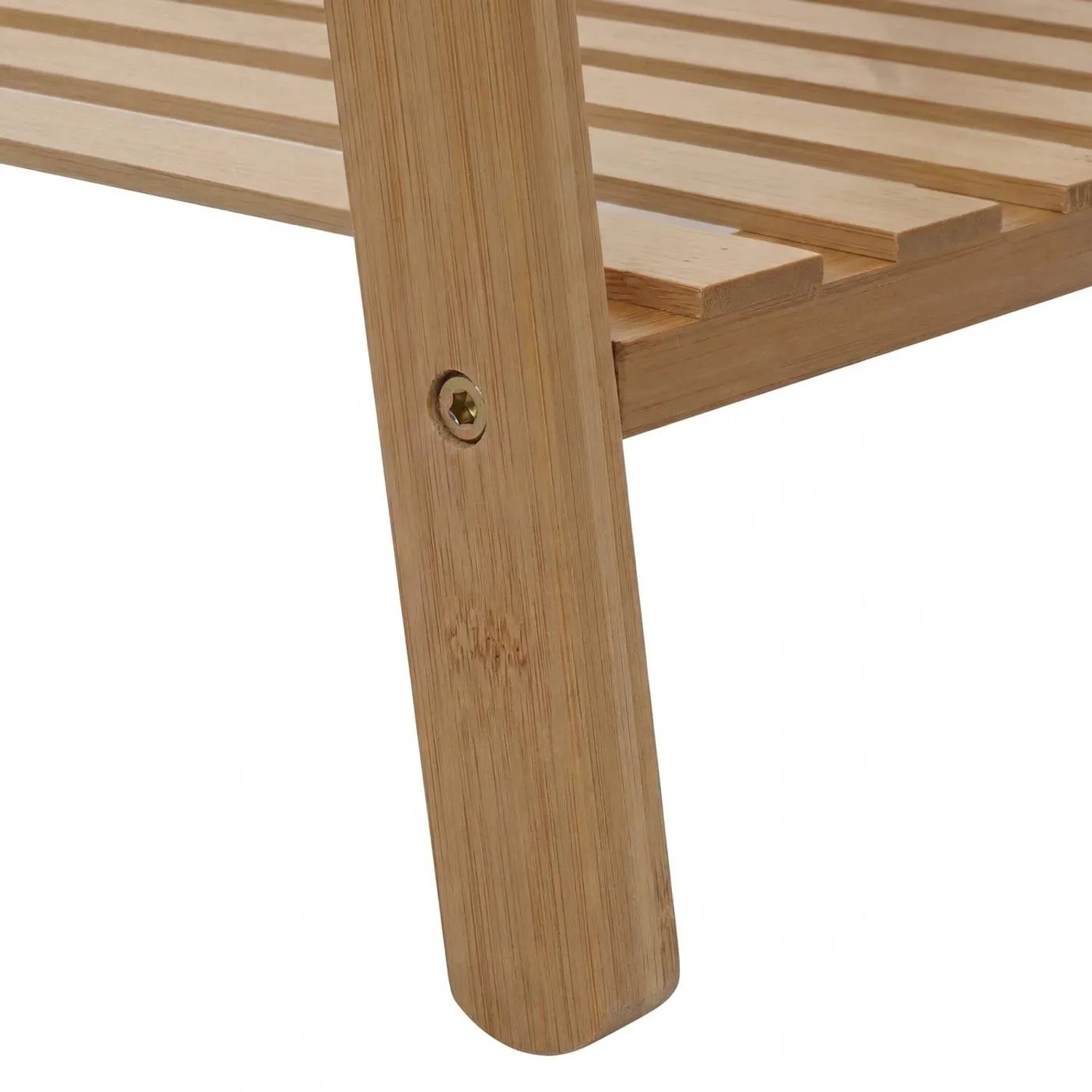 Detail der MCW Bambus Standgarderobe: Bein und Lattenrost-Ablage aus Natur-Bambus mit Schraubverbindung.