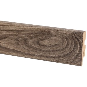 Sockelleiste Eiche, 60 mm hoch, 2600 mm lang. Dekorativer Wandabschluss.