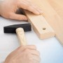 LUX Schlagleiste Klick Classic mit Hammer beim Laminat verlegen.