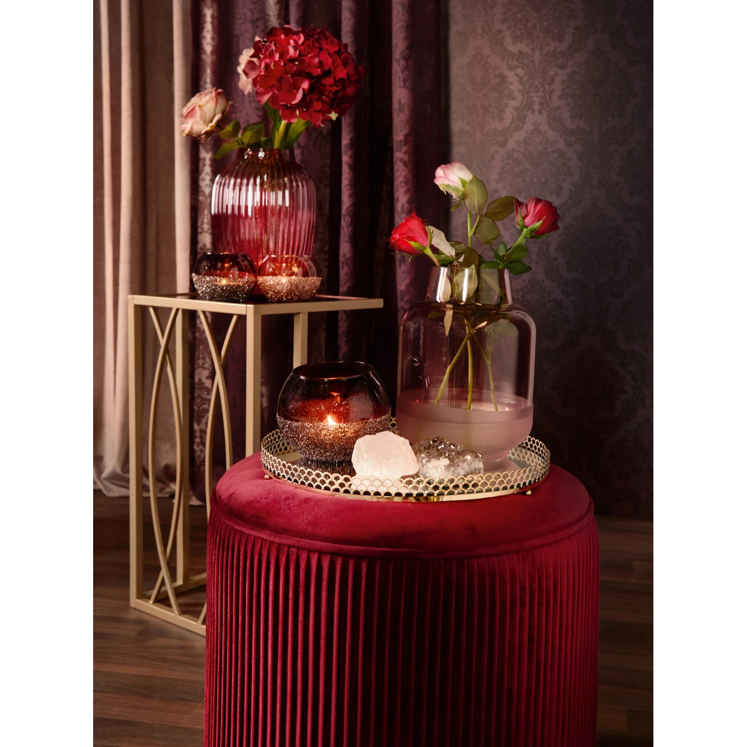 Dekorativer Teelichthalter Blush Bordeaux aus lila Glas, 10x11cm, für stimmungsvolle Beleuchtung.