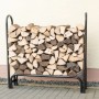 Schwarzes ShelterLogic Kaminholzregal 126x118 cm mit Holz gefüllt und Abdeckung.