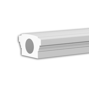 Weiße Profhome Vollbalustrade Handlauf (3 m) für Fassadenstuck im Außenbereich.