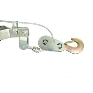 Detailaufnahme: TRUTZHOLM Seilzug mit Ratsche, 4t, mit verzinktem Haken und Stahlseil.