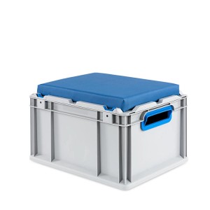 Eurobox NextGen Sitzbox blau, 20 Liter. Stapelbarer Transportbehälter mit blauem Sitzkissen.