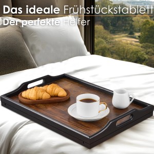 Ecosa Bambus Tablett als Notebooktisch/Frühstückstablett mit Croissants und Kaffee auf einem Bett.