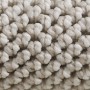 Nahaufnahme des cremefarbenen Ayyildiz Kurzflorteppichs mit Schlingenstruktur.