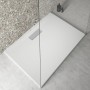 Rechteckige, extraflache Ideal Standard Duschwanne, 100x70 cm, in Weiß. Modernes Bad.