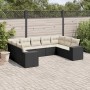 Schwarze 9-tlg. Garten-Sofagarnitur aus Poly Rattan mit cremeweißen Kissen.