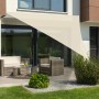 Naturfarbenes Schneider Sonnensegel Teneriffa (500x500x500 cm) über einer Terrassensitzgruppe.