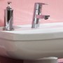 Fackelmann Waschbecken Montreal, 60 cm, Weiß, mit Armatur und Seifenspender.