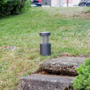Moderne, schwarze Lucande LED Außenleuchte Lucius aus Aluminium, spritzwassergeschützt, 26,5cm hoch.