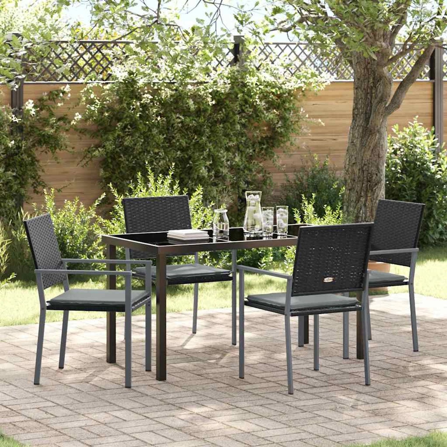 Schwarze 5-tlg. vidaXL Garten Essgruppe aus Poly Rattan mit Tisch und 4 Stühlen.