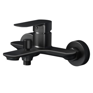 Schwarze Emke Badarmatur für Wanne mit Auslauf, Einhebelmischer und Brausebatterie.