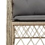 Detailansicht: Gartenstuhl aus Rattan mit grauem Kissen, Teil der 7-tlg. Essgruppe.