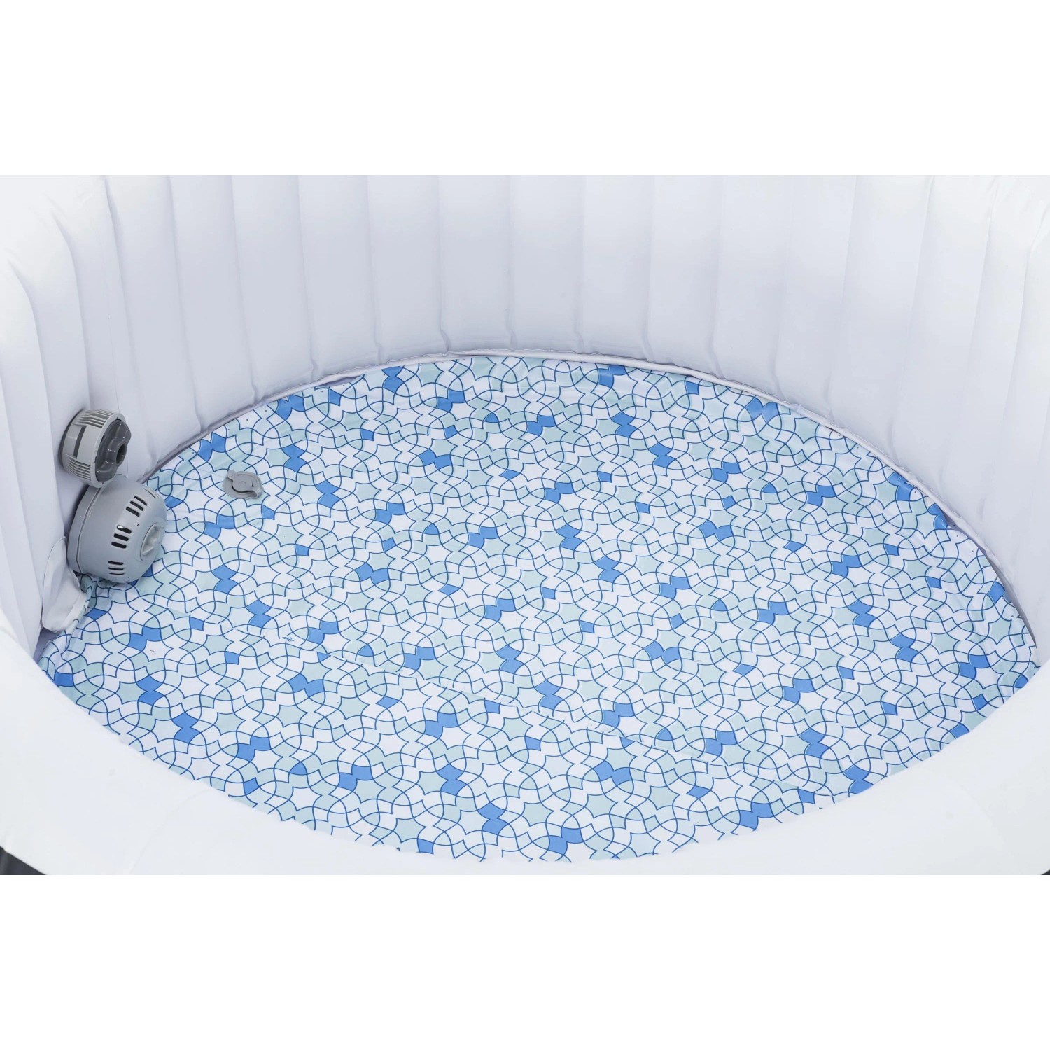 Innenansicht Bestway Whirlpool Miami AirJet. Weiße Wände, blauer geometrischer Boden mit Polygon Optik und Düsen.
