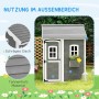 Graues Outsunny Kinderspielhaus aus Holz mit Pflanzkasten im Garten.