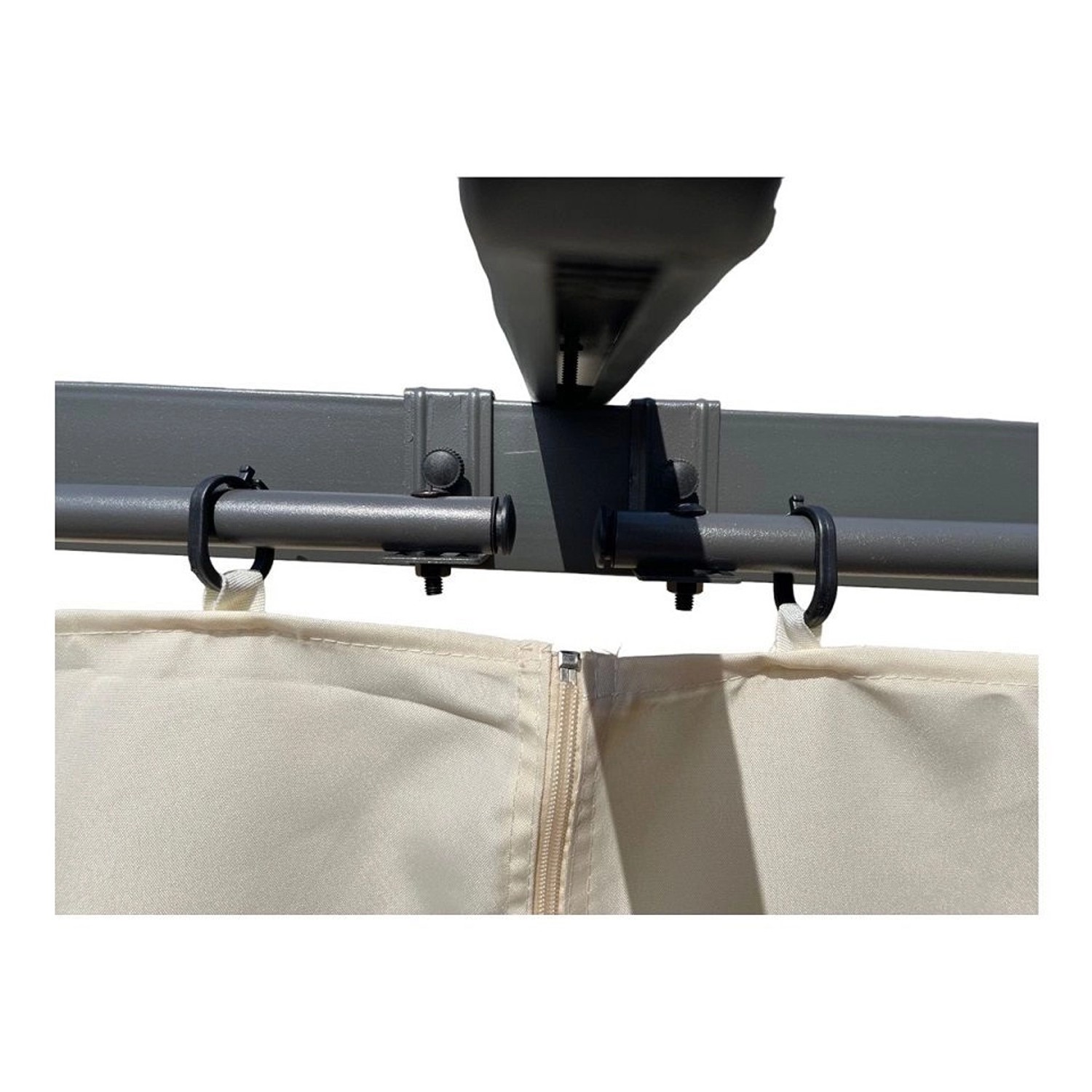 Detailaufnahme: Anthrazitfarbene Jet-Line Seitenvorhänge für Pavillon Luxor/Kairo mit Aufhängung.