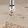 wolfcraft Bit-Set mit Tiefenanschlag beim Verschrauben in Holzwerkstoffplatte.