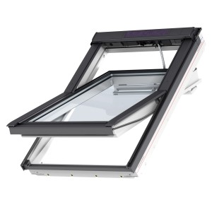 Geöffnetes Velux Solarfenster GGU Integra, weiß lackiert, mit Thermo-Alu Rahmen, 160x78 cm.