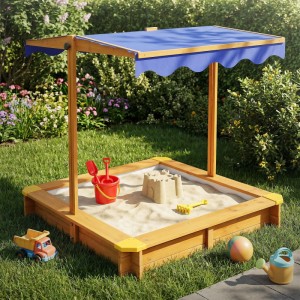 Quadratischer ML-Design Sandkasten aus Holz mit blauem Dach und Spielzeug im Garten.