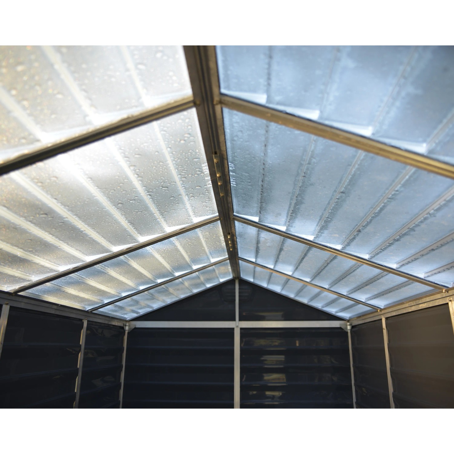 Innenansicht: Palram Canopia Gerätehaus Skylight, 121x90 cm, graue Polycarbonat-Paneele, Aluminiumrahmen.
