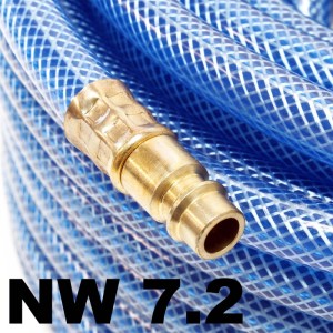 Aufgerollter blauer PVC Druckluftschlauch mit Gewebe, 20m, und Messing-Schnellkupplung. Zubehör für Kompressoren, NW 7.2.