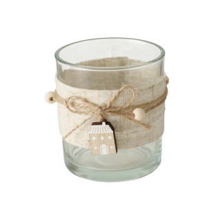 Windlicht Nordy von Boltze Home, transparent-braun, mit Juteband und Holzhaus-Anhänger.