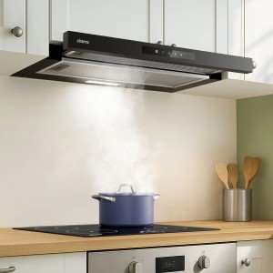 CIARRA Flachschirmhaube 60cm, schwarz, mit LED-Beleuchtung über Kochfeld mit Topf.