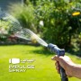 LUX Reinigungsspritze-Set mit 3 Strahlvarianten in Aktion, ideal für Gartenbewässerung und Reinigung.