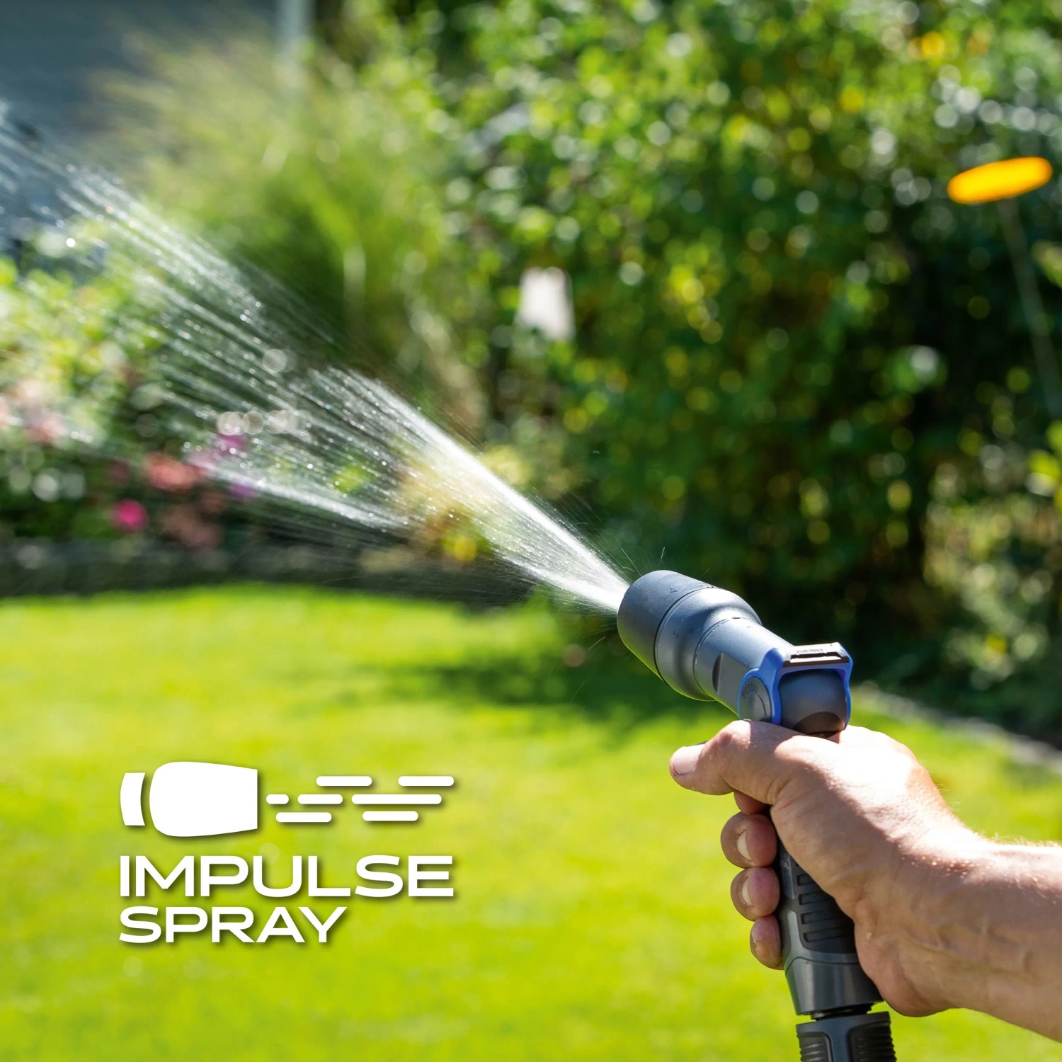 LUX Reinigungsspritze-Set mit 3 Strahlvarianten in Aktion, ideal für Gartenbewässerung und Reinigung.