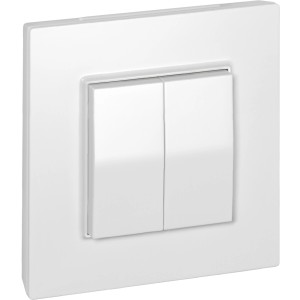 Reinweiße Versteckdose mit Friends of Hue Schalter für smarte Lichtsteuerung.