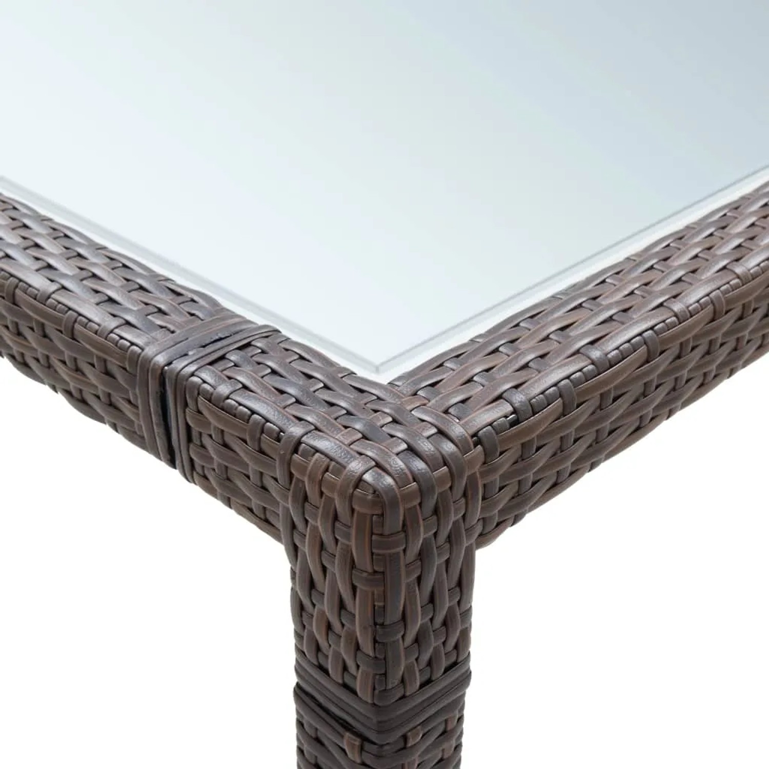 Detailansicht: Brauner Garten-Esstisch aus Poly Rattan mit Glasplatte.