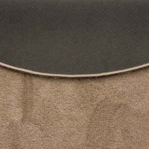 Detailansicht: Runder, taupefarbener Hochflor Teppich Silky von Pergamon, weiche Textur.