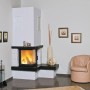 Hark Nebraska 1 Kaminofen, schwarz-weiß, 5 kW, mit brennendem Holz im Feuerraum.