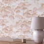 Erismann Vliestapete Elle Decoration 4 Golden Grove Terracotta mit Waldmotiv.