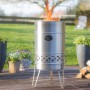 Feuerhand Pyron Feuertonne aus Edelstahl, 25 l, mit Feuer im Garten.