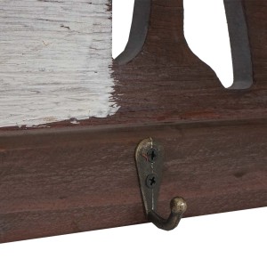 Detailaufnahme: Wandgarderobe A91 Family im Landhausstil mit Haken aus Metall.