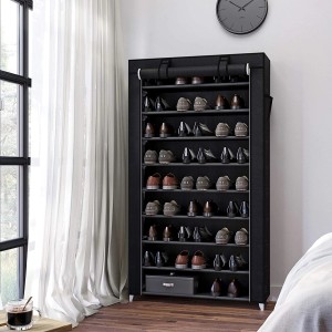Schwarzes Songmics Schuhregal mit 10 Ebenen und Staubschutz für bis zu 45 Paar Schuhe.
