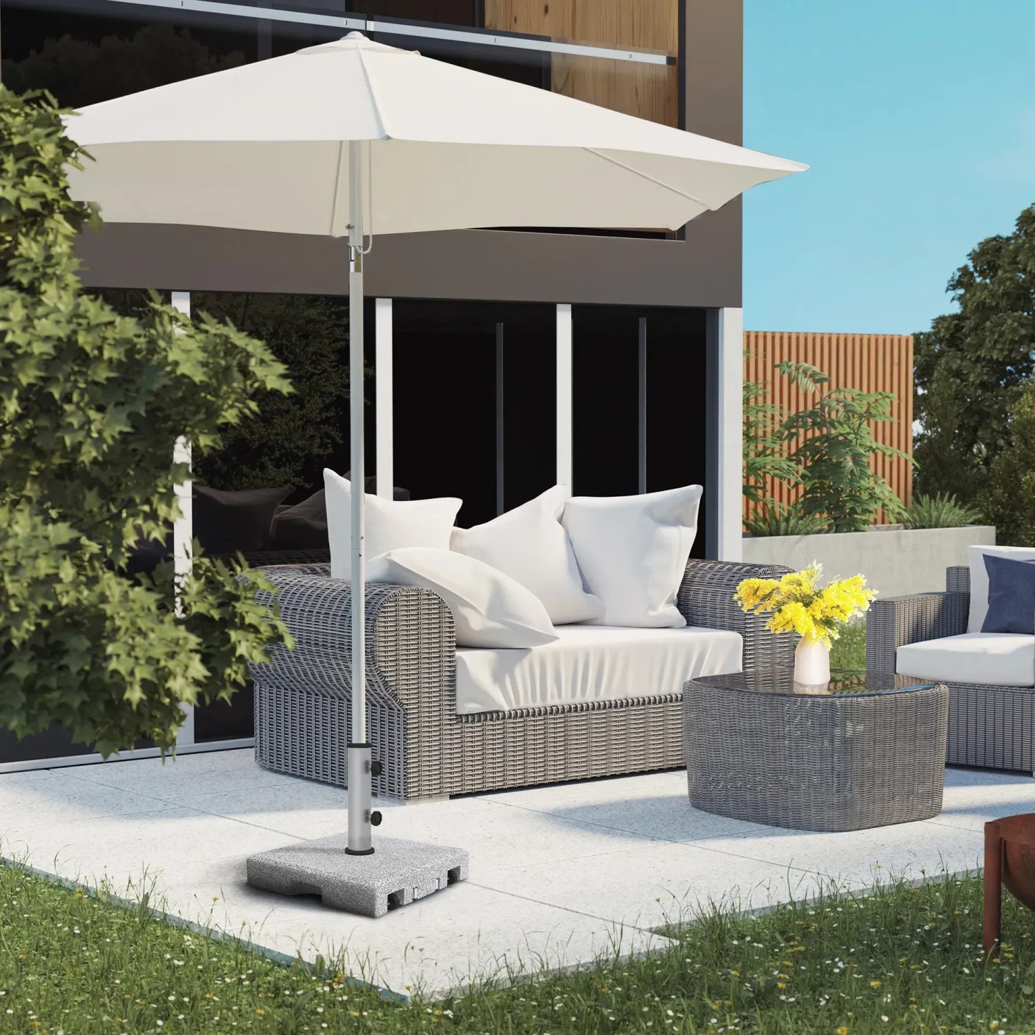 Grauer Outsunny Sonnenschirmständer aus Granit und Edelstahl mit Sonnenschirm auf Terrasse.