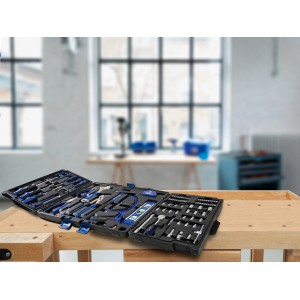 Geöffneter LUX Werkzeugkoffer, 89-teilig, mit Werkzeugen auf einer Werkbank.