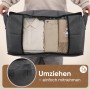 Graue faltbare Aufbewahrungstasche mit transparentem Fenster, gefüllt mit Kleidung. Kleiderschrank Organizer mit Griffen.