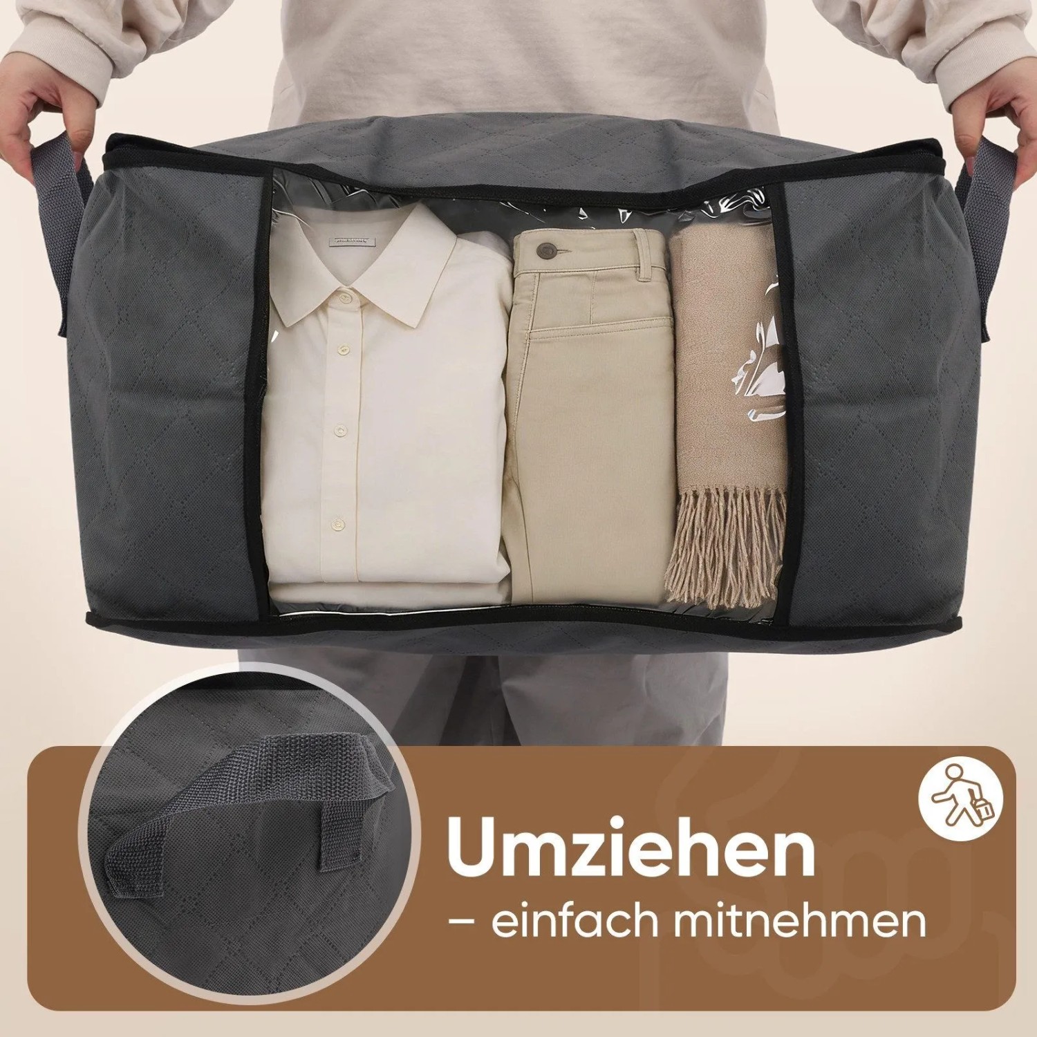 Graue faltbare Aufbewahrungstasche mit transparentem Fenster, gefüllt mit Kleidung. Kleiderschrank Organizer mit Griffen.