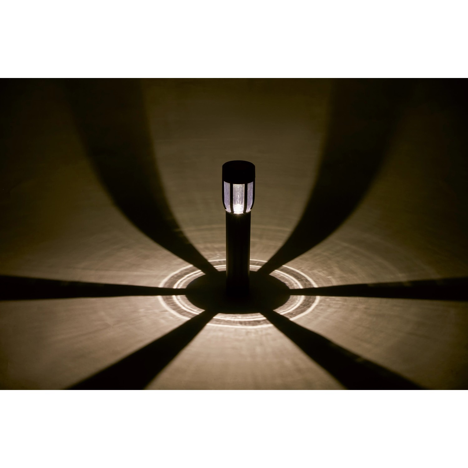 Solar-LED-Leuchte Comaro, 4er-Set, Ø 7 cm, für stimmungsvolle Außenbeleuchtung.