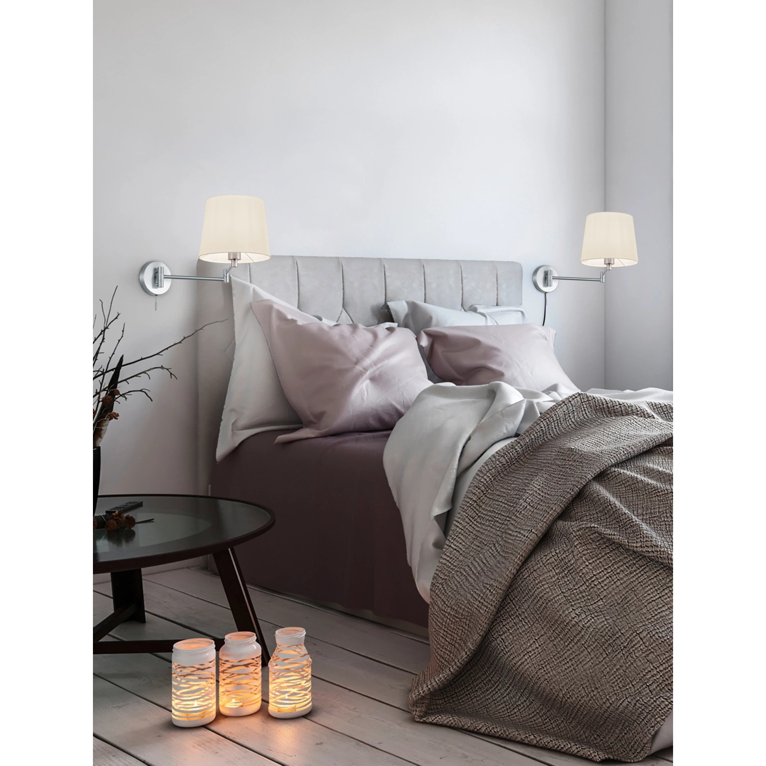 Wandleuchte Lyon in Nickel matt mit Stoffschirm im Schlafzimmer, 325x255x690mm.