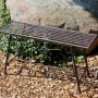 Blumenbank Lorin im Antik-Look, schwarz-braun, 83x27x45 cm. Dekorative Gartenbank aus Metall mit Rostoptik.